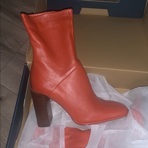 Leather heeled ankle boots - Picture 7 of 12